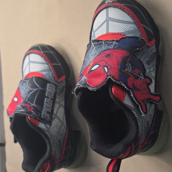 Spider-Man Kids Shoes - Red and Black And Tan Oshkosh Pull On - Picture 5 of 8